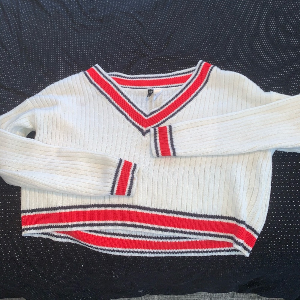 cute cropped long sleeve shirt.